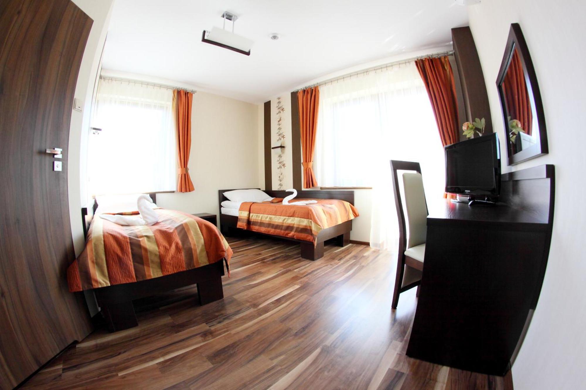 Mieszko Hotel 2*